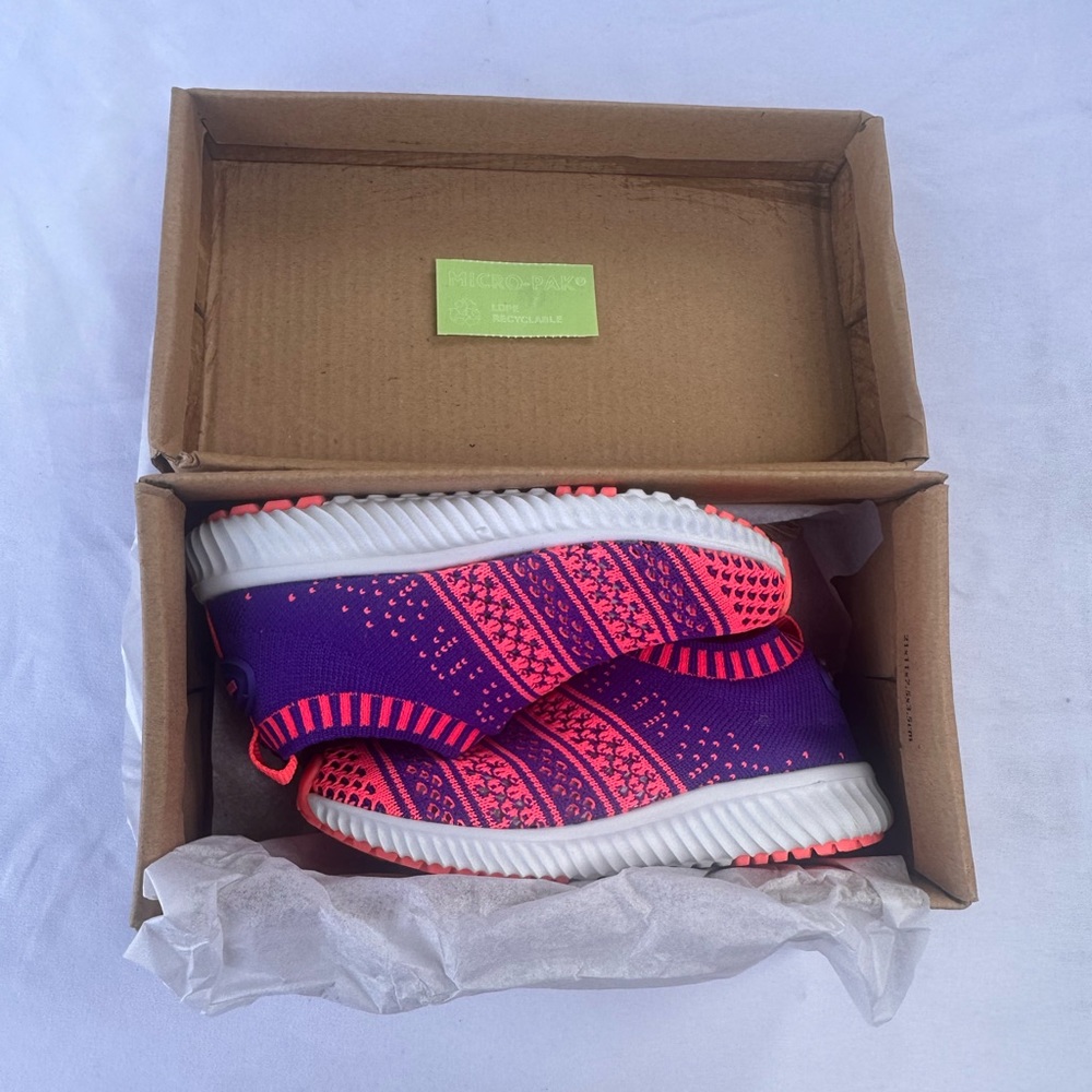 DREAM PAIRS Girls Slip-On Sneakers Kids Lightweight Neon purple pink and size 5
